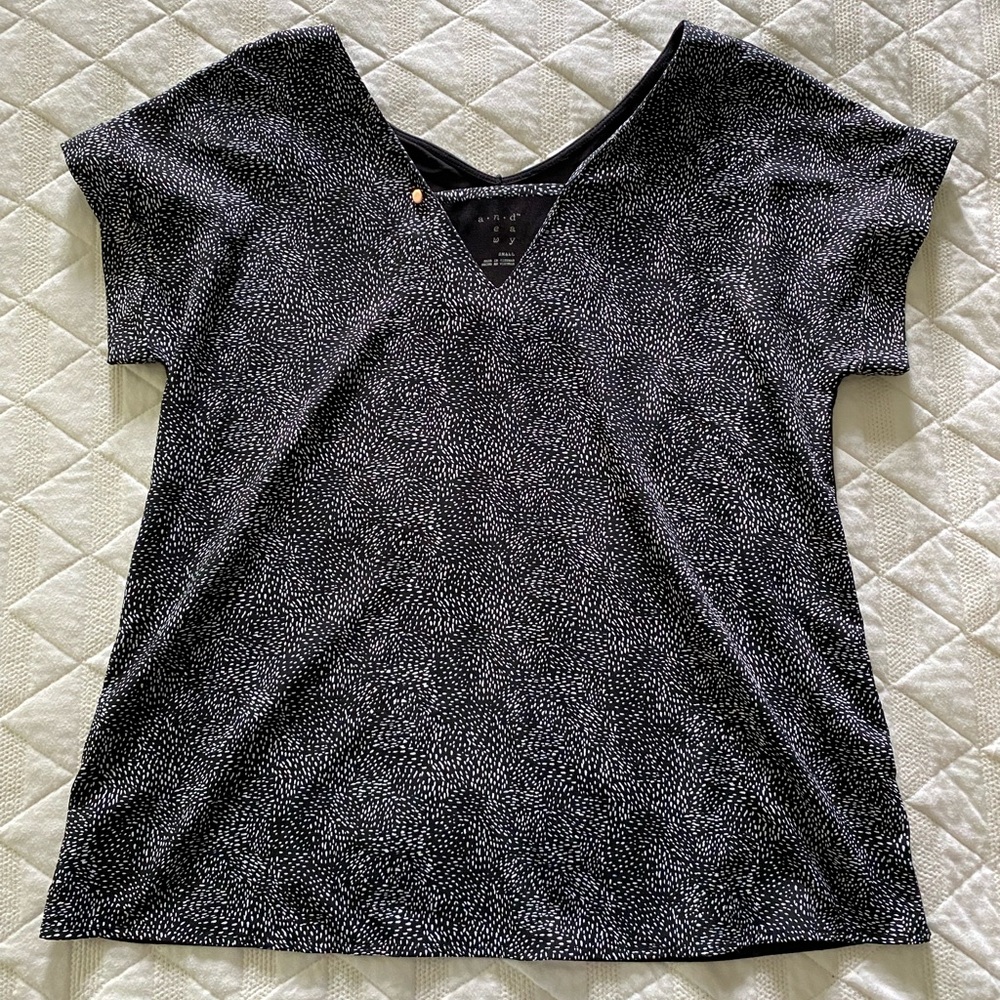 A new day Women’s S black and white dressy top